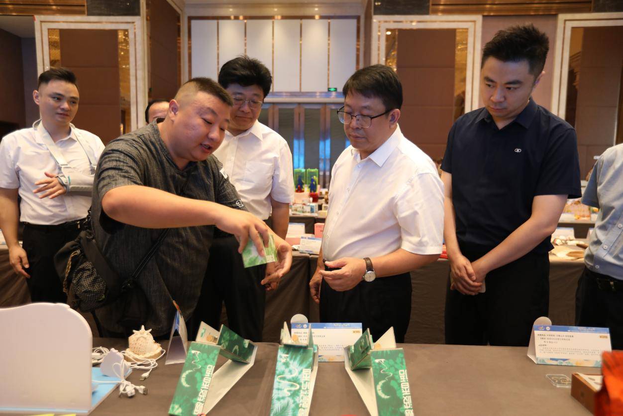赛圆满收官 60件作品脱颖而出彰显“琼岛潮创”新魅力AG真人平台”南国“杯2025海南省第十届旅游商品大(图8)